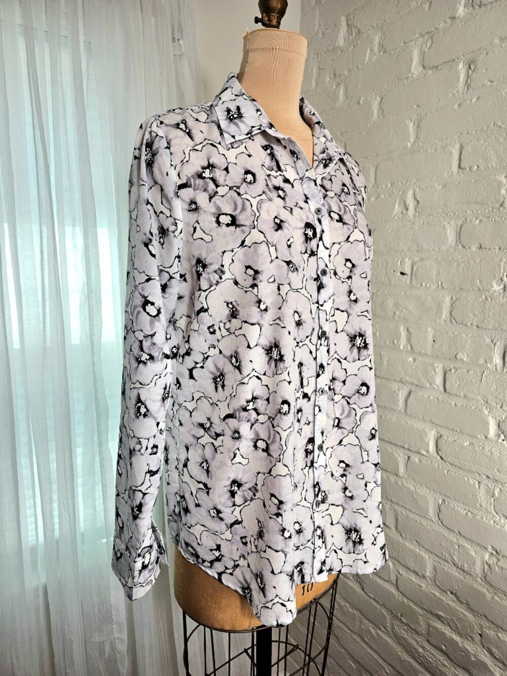 Banana Republic Dillon Floral Button Down Shirt Size L Black White Work Blouse - Picture 4 of 10